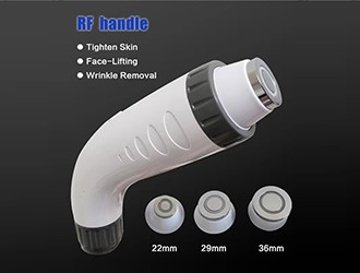 The RF Handle uses bipolar radio frequency energy to tighten skin, lift the face, and reduce wrinkles. With three interchangeable spot sizes (22mm, 29mm, 36mm) , it allows precise treatment for different areas – from delicate eye and lip contours to large